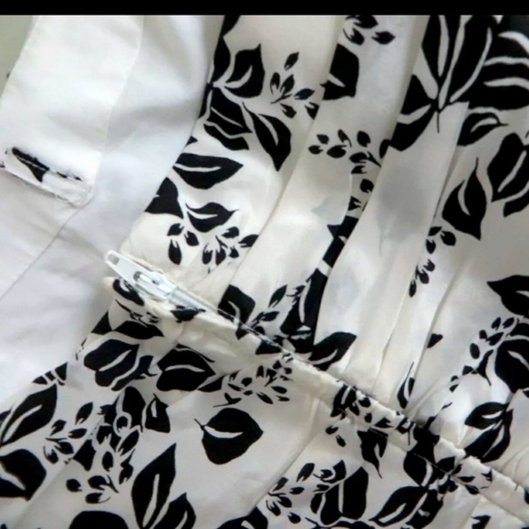 WHITE HOUSE BLACK MARKET FLORAL PRINT SILK RUCHED AND PLEATED BUSTIER 14 - Picture 3 of 12